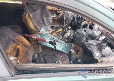 2000 Ford Focus Se z USA, uszkodzony, nr VIN 1FAFP3632YW152708